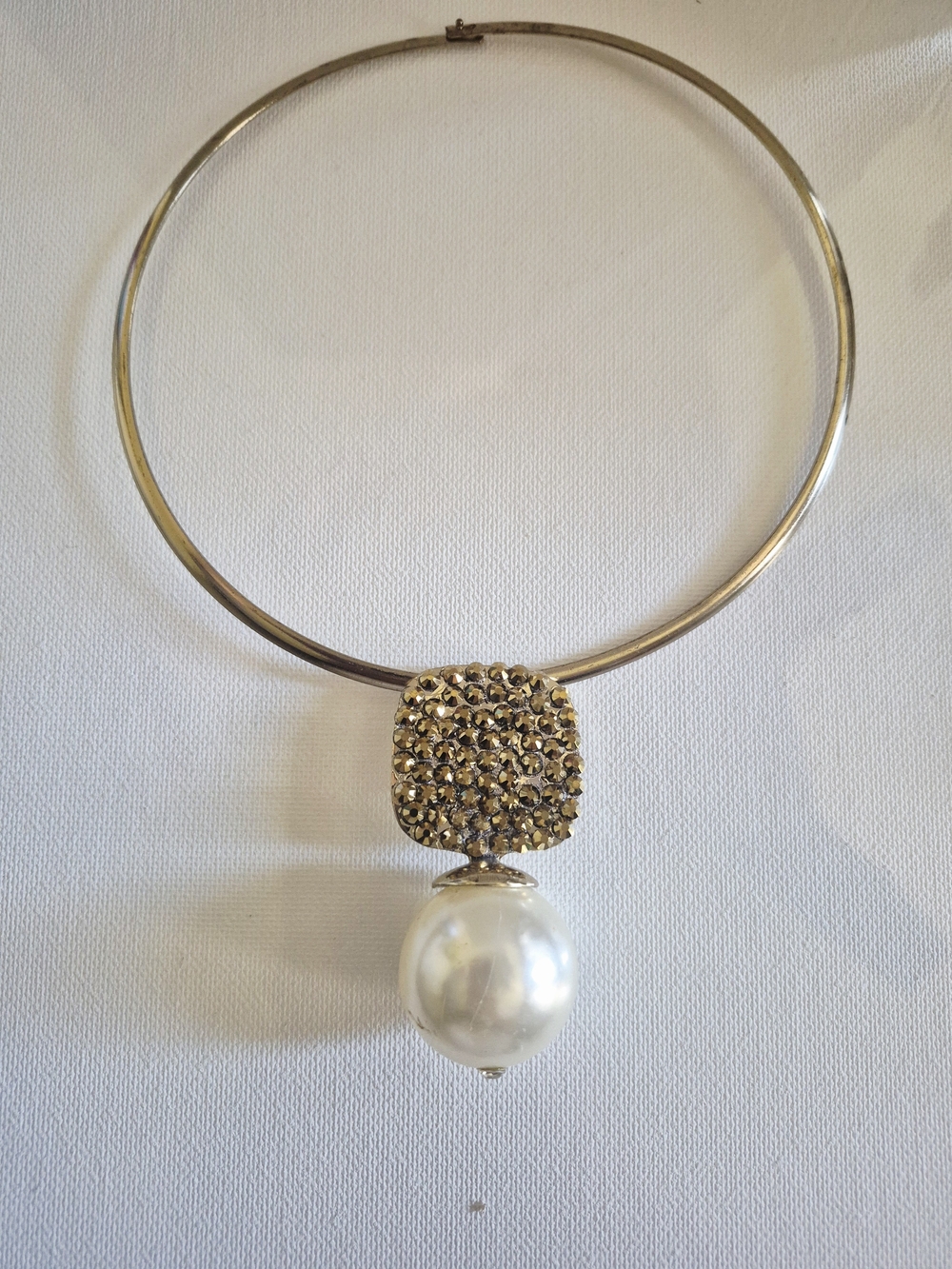 🎁🆓️ Pearl Pendant Collar Necklace Gold & White
